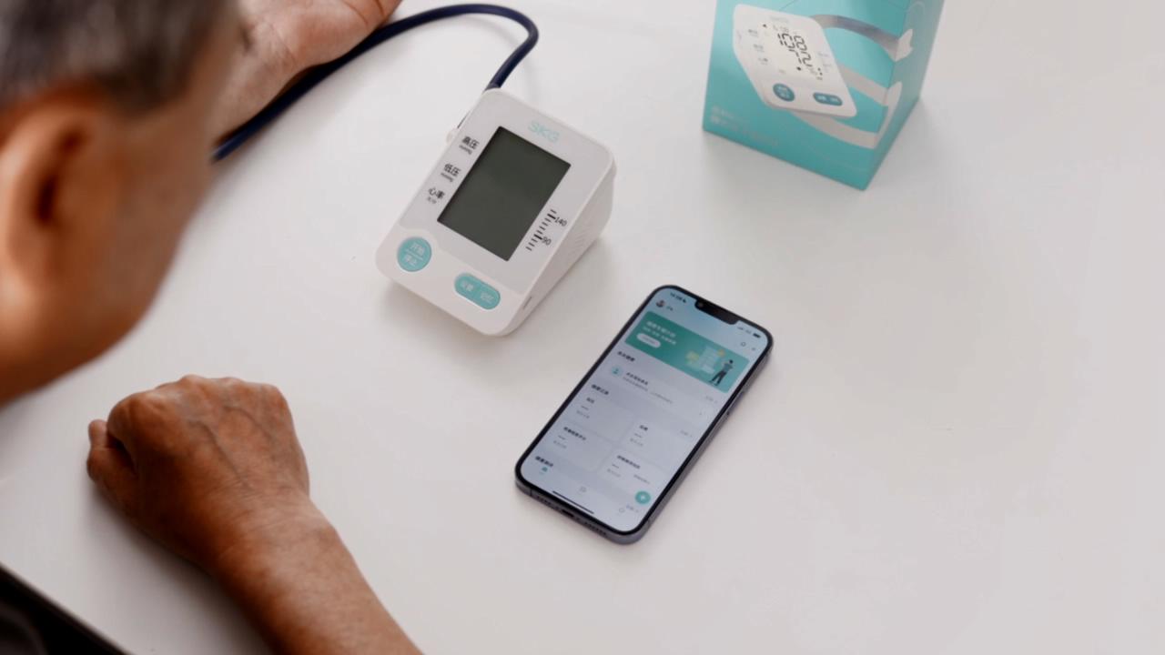 倍科8703臂式電子血壓計開箱報告 自己在家測血壓，快速、簡單、準確！